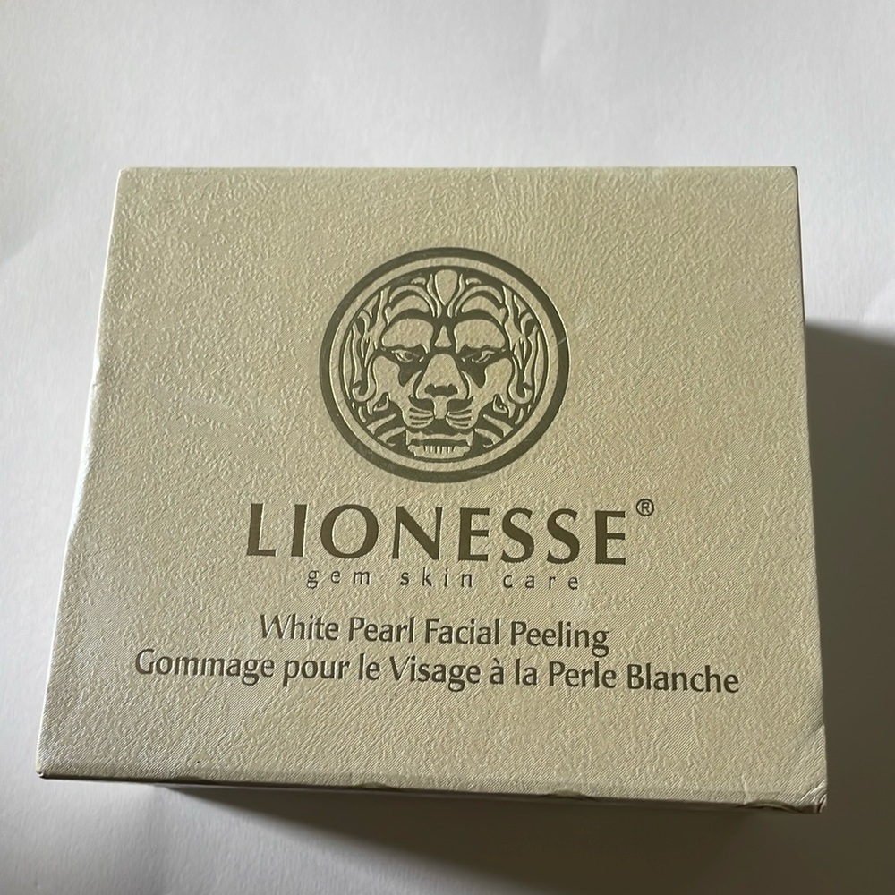 LIONESSE White Pearl Facial Peeling BRAND NEW in box UNUSED